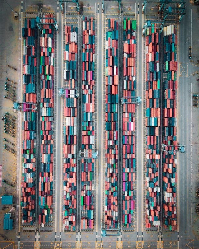 kontenery-ANAGcyPUVwk-unsplash