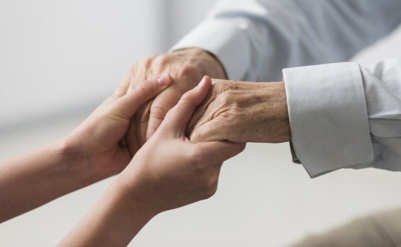 Seniorzy w domach spokojnej starości: jak zapewnić im godną starość i poczucie autonomii